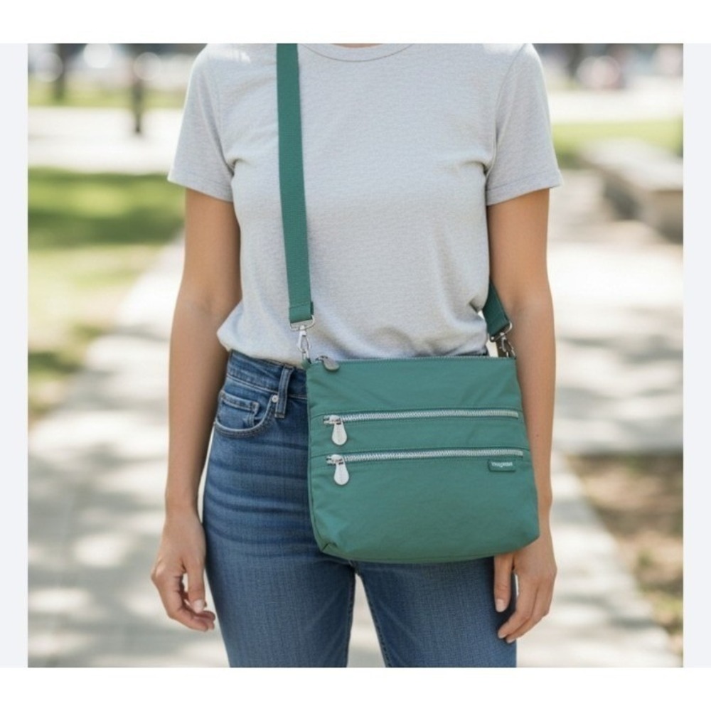Baggallini Out and About Crossbody Bag Green 10x11 Travel Purse Organizer Pocket